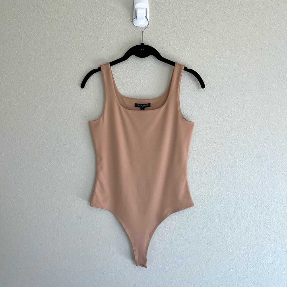 Banana Republic Scoop Neck Thong Bodysuit Double Lined  Nude Tan Size XS NWT
